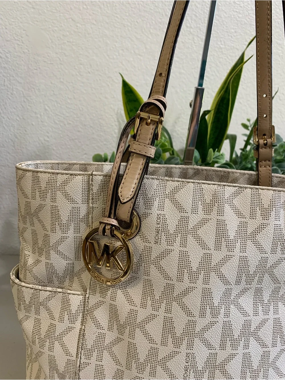 👜💕 Michael Kors Beige Signature MK Logo Tote with Tan Straps